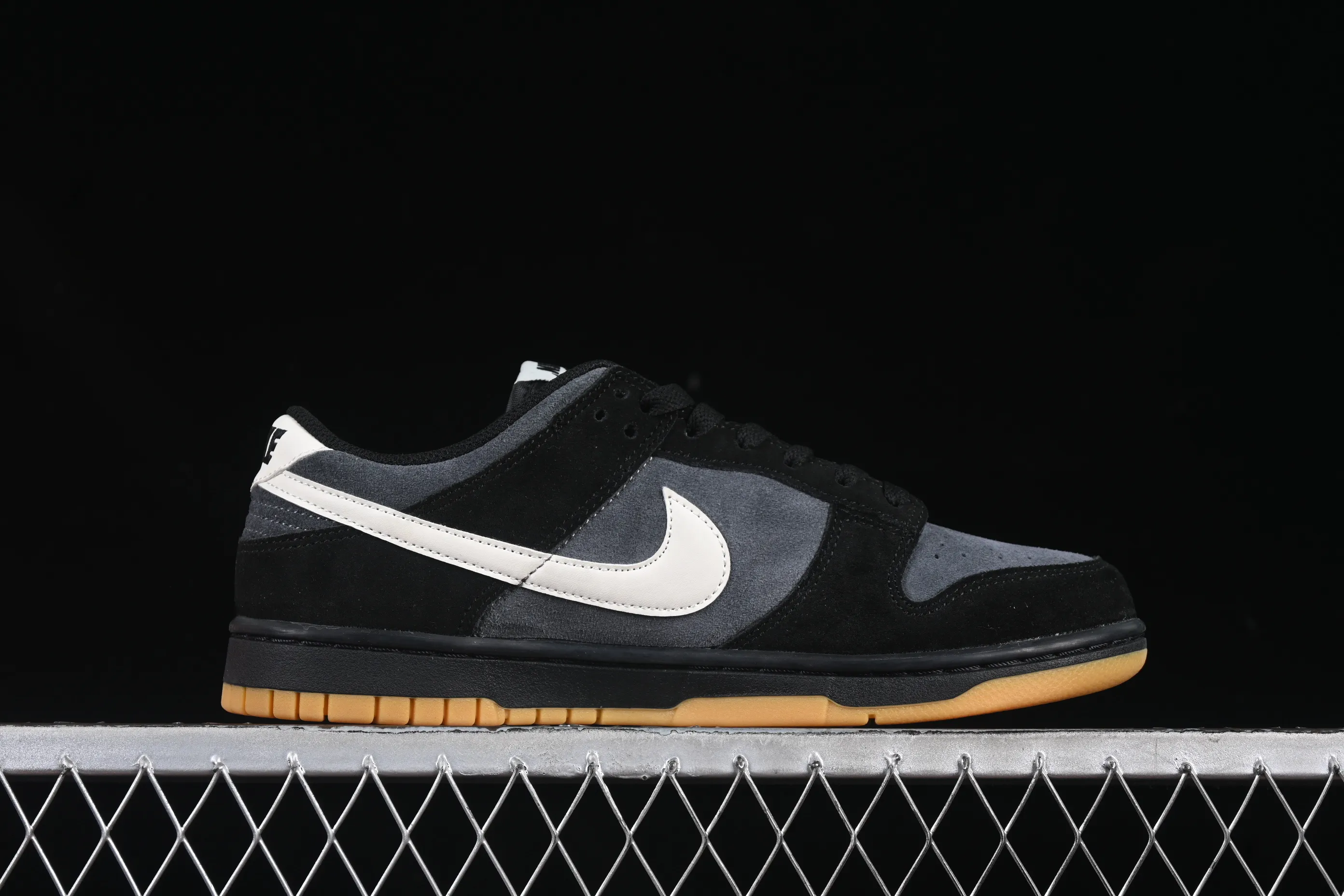 All categories Nk SB Dunk series Nk SB Dunk Low low-top sneakers Nike Dunk Low black and gray color low-top casual sneakers HQ1931-001